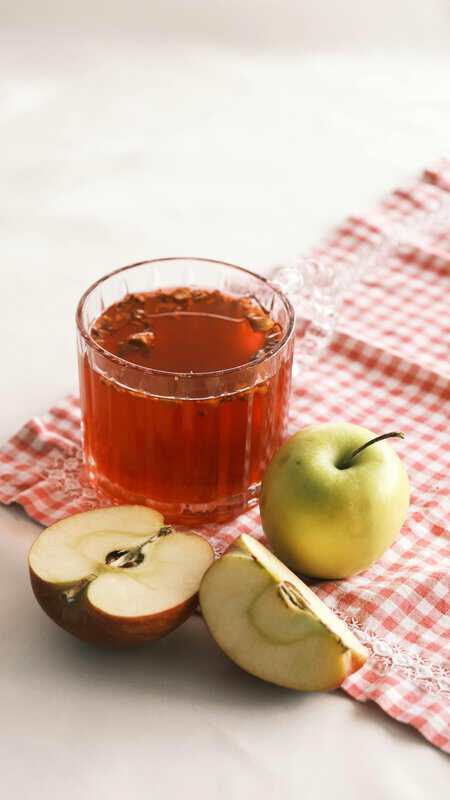 apple cider vinegar for weight loss drink in glass of water