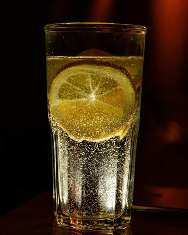 Healthy morning drinks like lemon water and green tea for weight loss